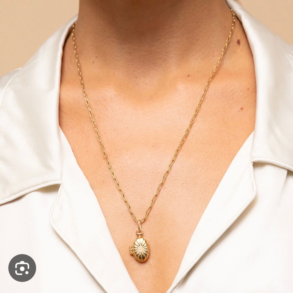 Mejuri locket 18k gold vermeil (without chain)